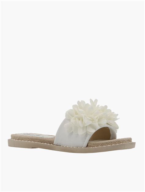 chanel fluffy sandals